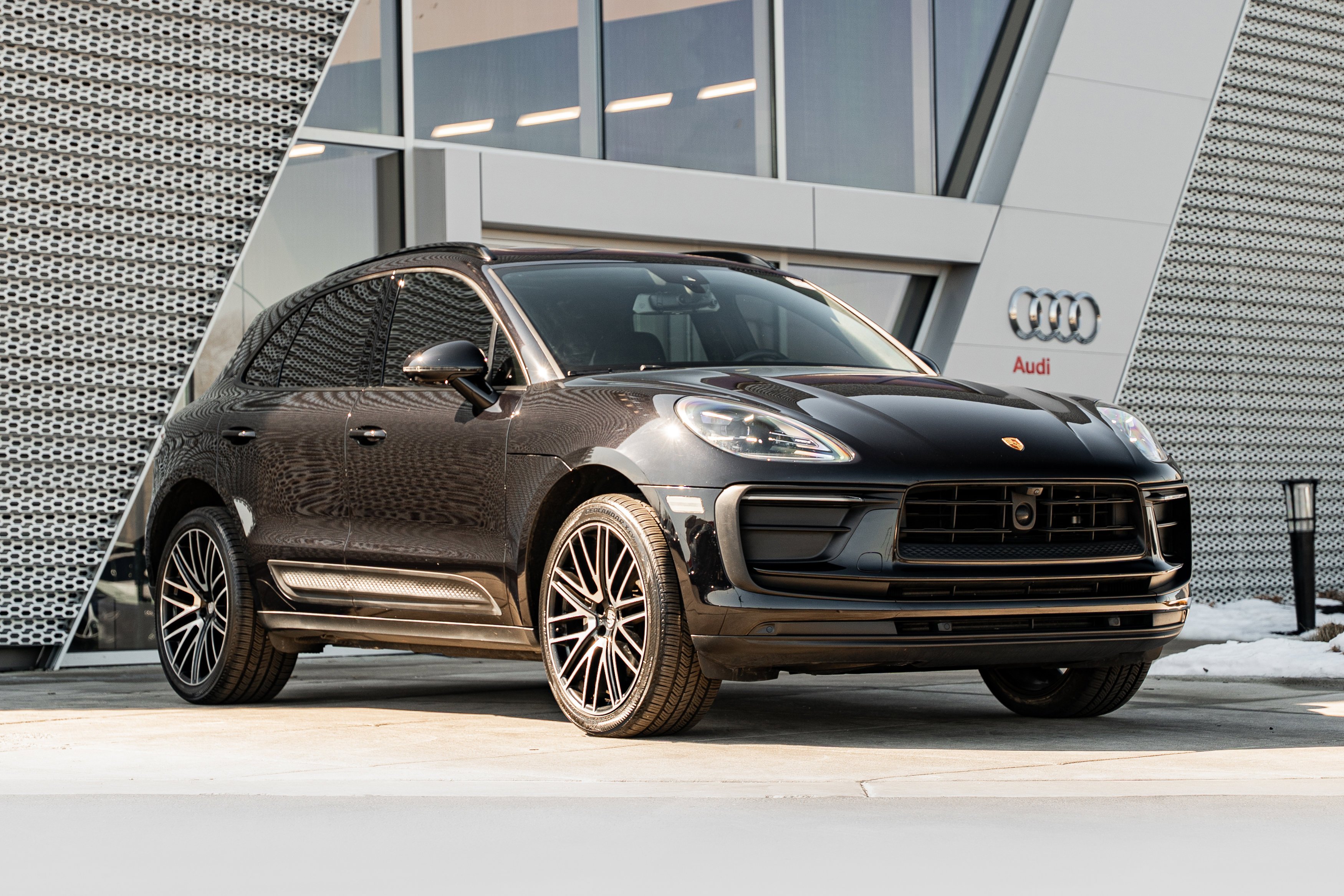 2022 Porsche Macan Base