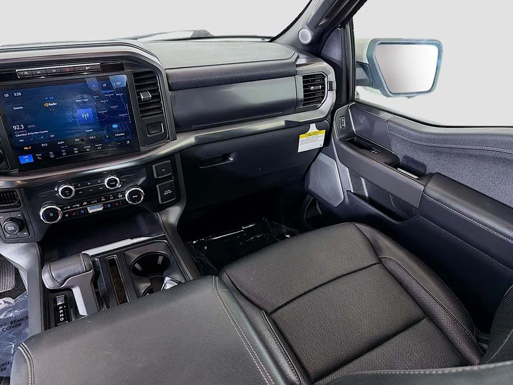 Used 2024 Star White Ford Lariat image 32