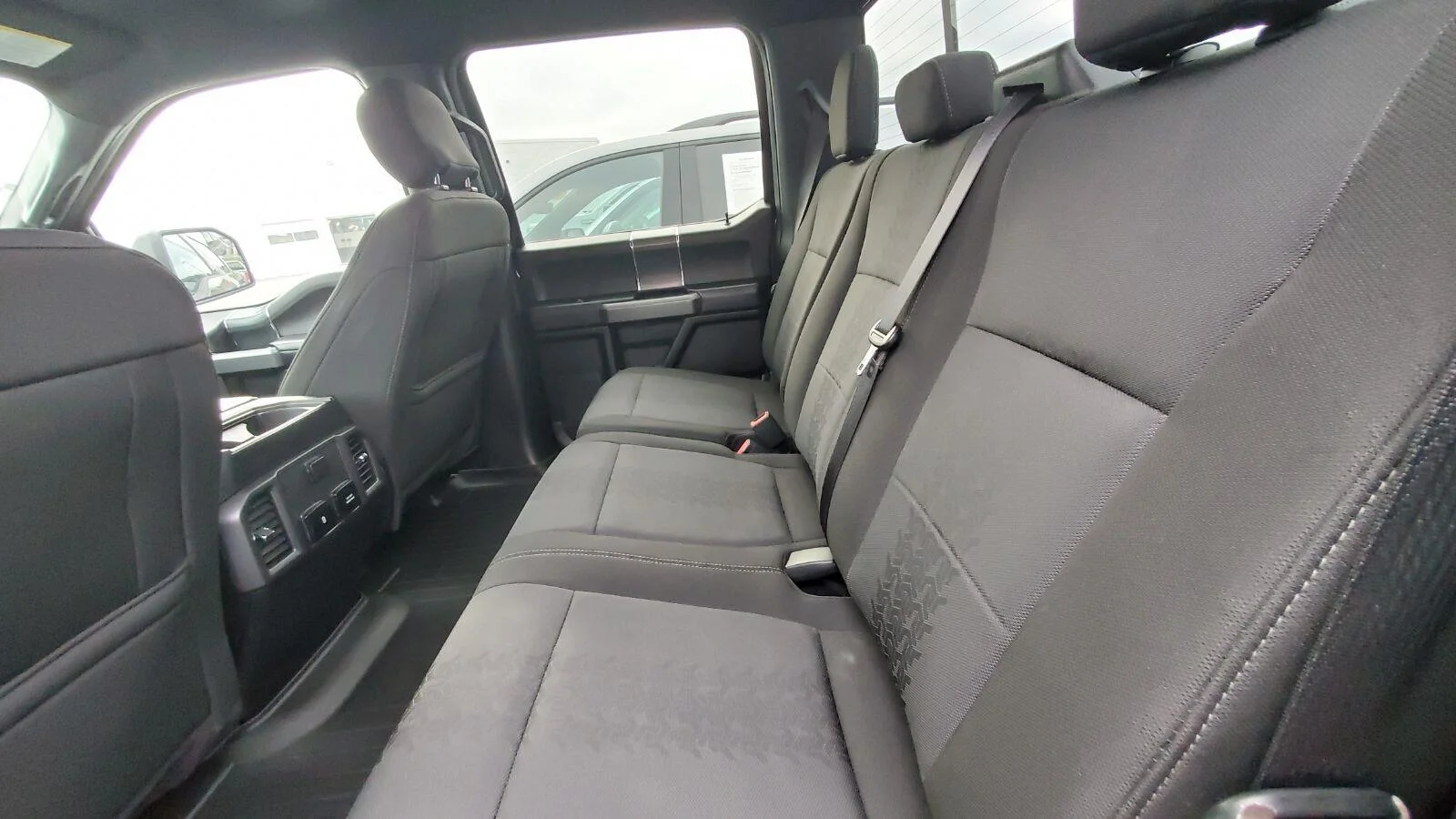 Used 2018 Magnetic Metallic Ford XL image 5