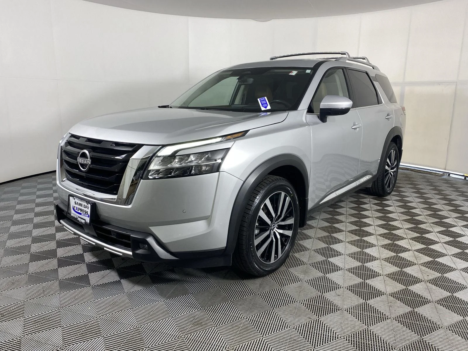 Used 2023 Brilliant Silver Metallic Nissan Platinum image 3