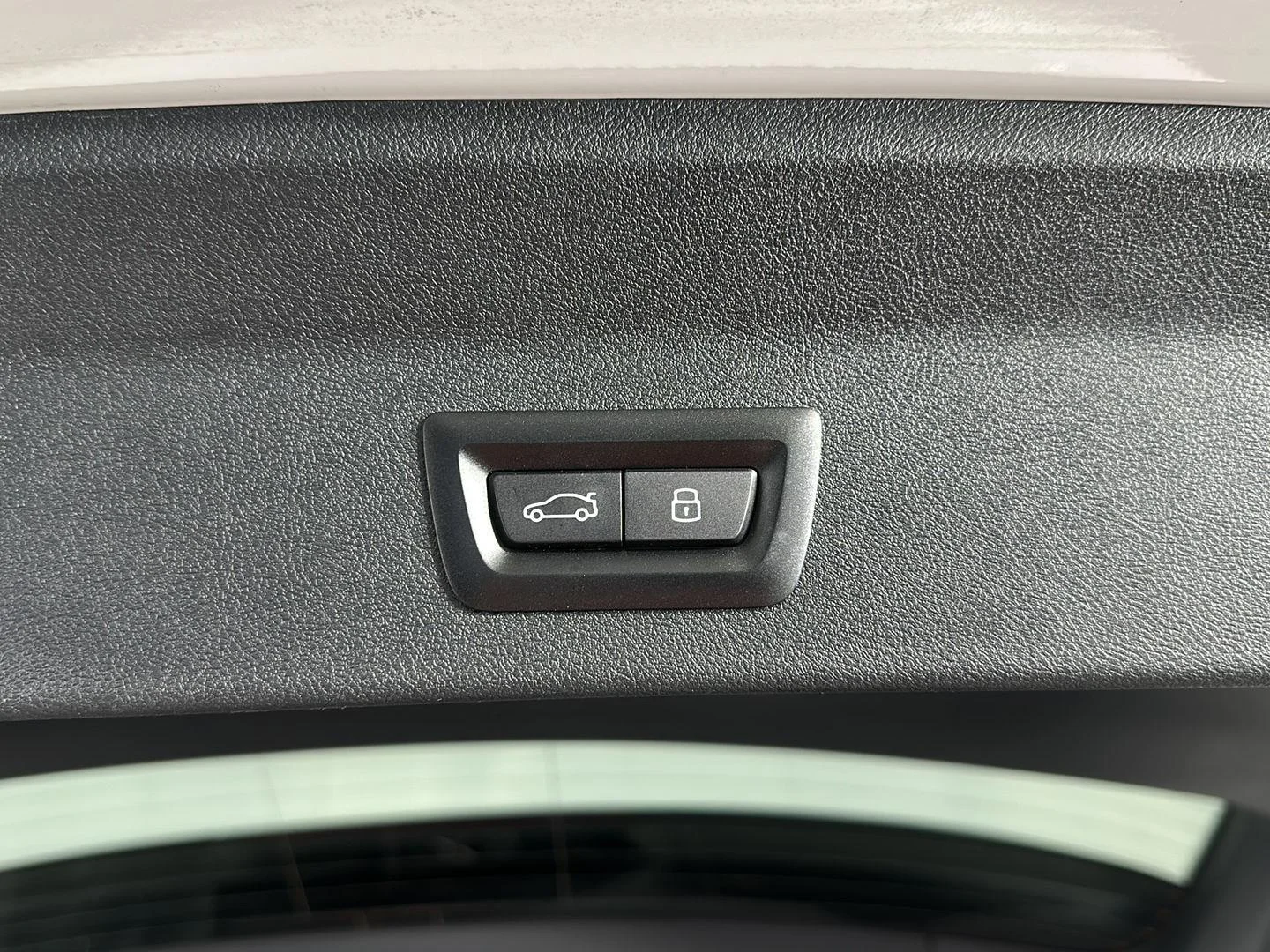 Used 2024 Mineral White Metallic BMW xDrive30i image 26