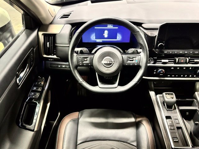 Used 2023 White Nissan Platinum image 13