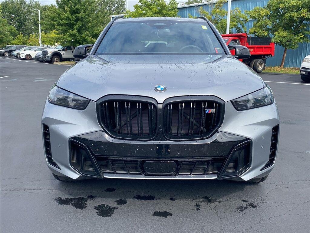 Used 2026 Skyscraper Grey Metallic BMW M60i image 6