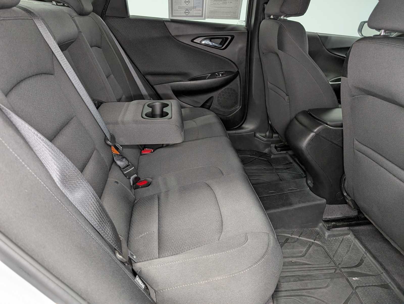 Used 2018 Summit White Chevrolet LS image 36