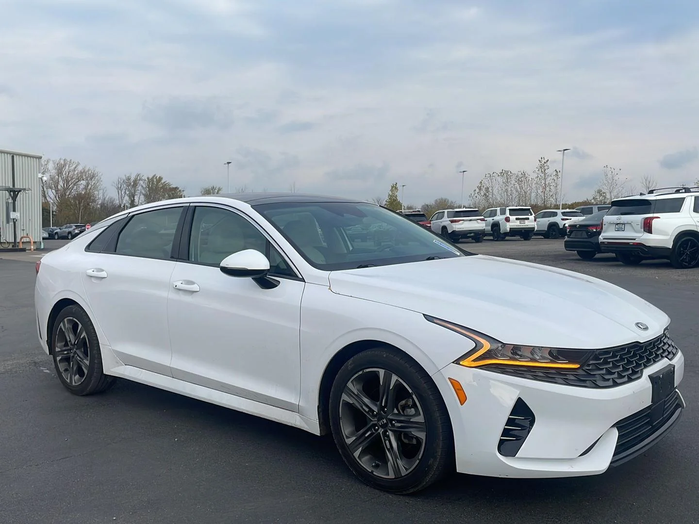 Used 2021 Glacial White Pearl Kia  image 8