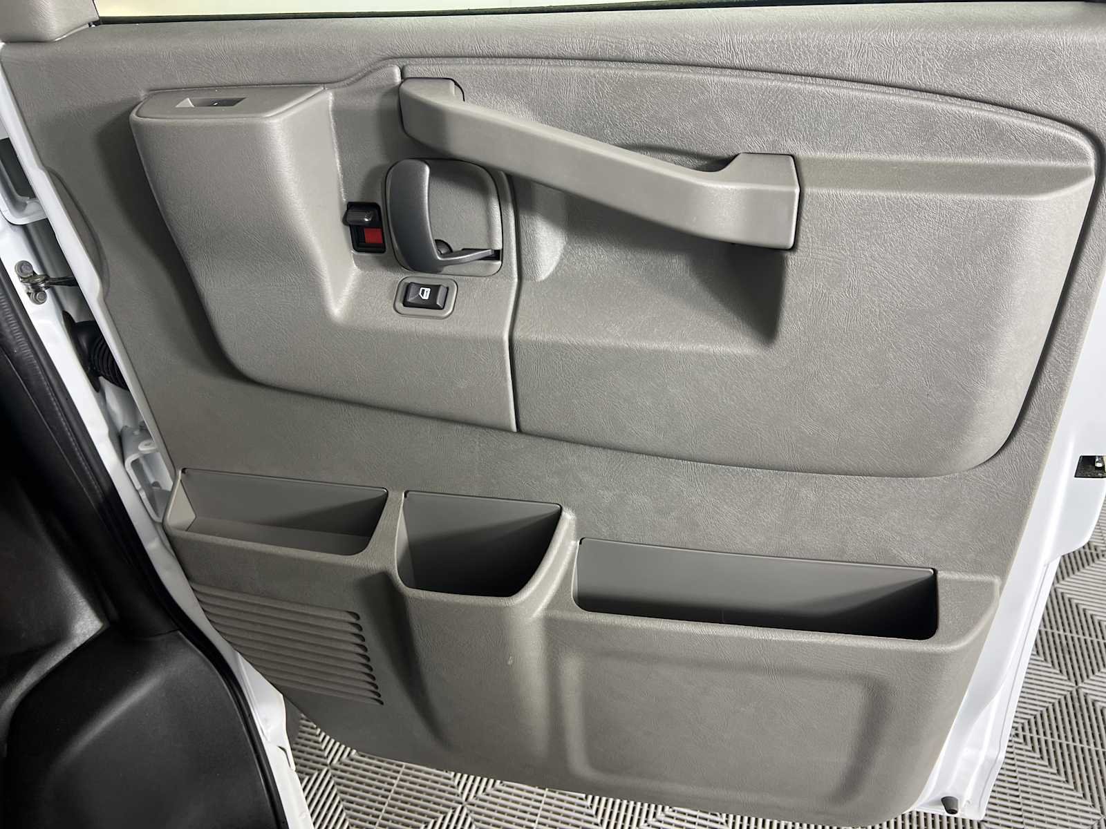 2025 GMC Savana Cargo Work Van - Photo 12