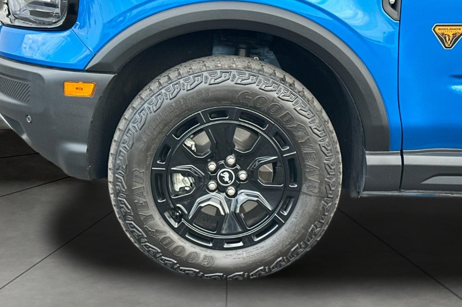 Used 2025 Blue Ford Badlands image 30