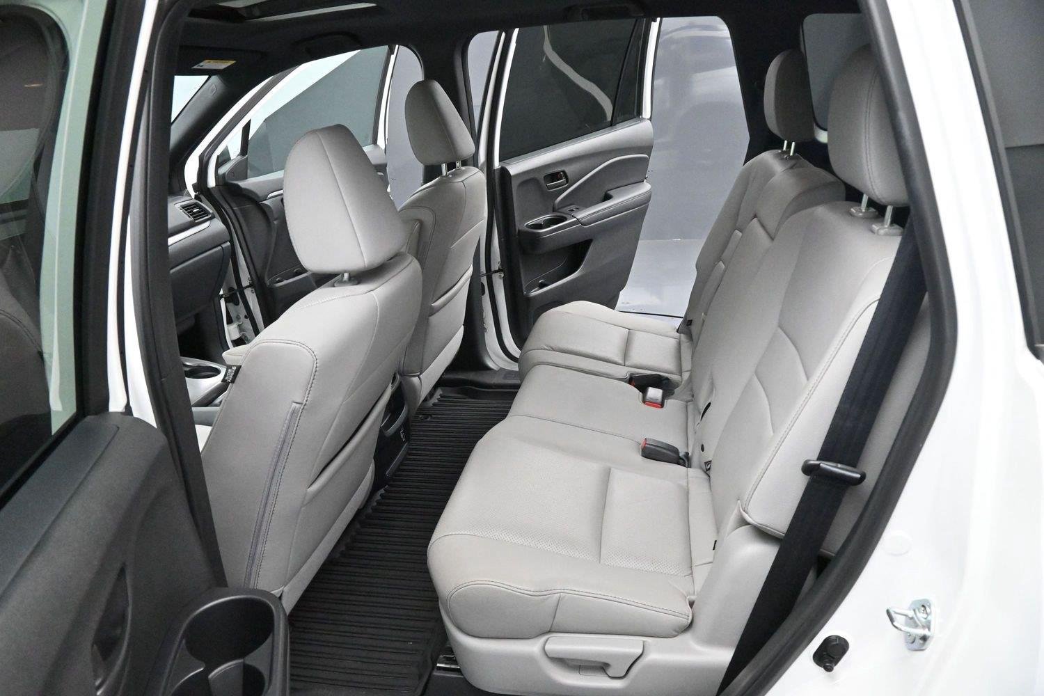 Used 2023 Platinum White Pearl Honda EX-L image 29