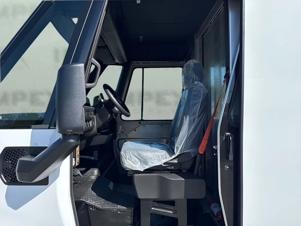 Used 2024 White BrightDrop Base image 9