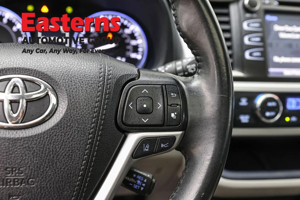 Used 2019 Black Toyota XLE image 16