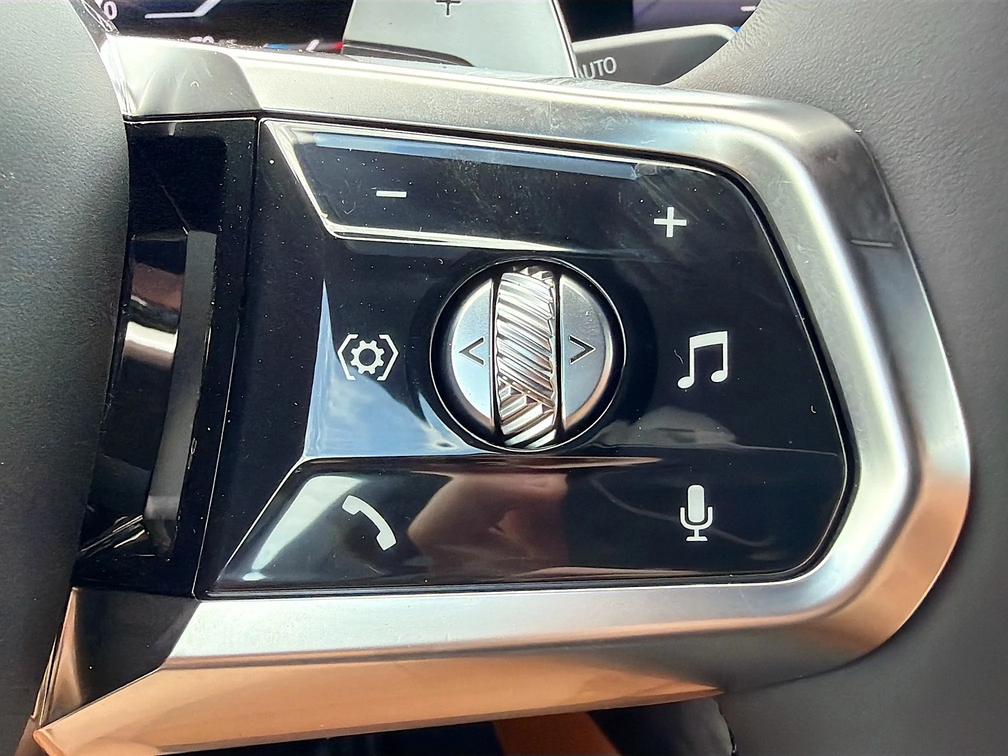 New 2026 Mineral White Metallic BMW 740i image 38