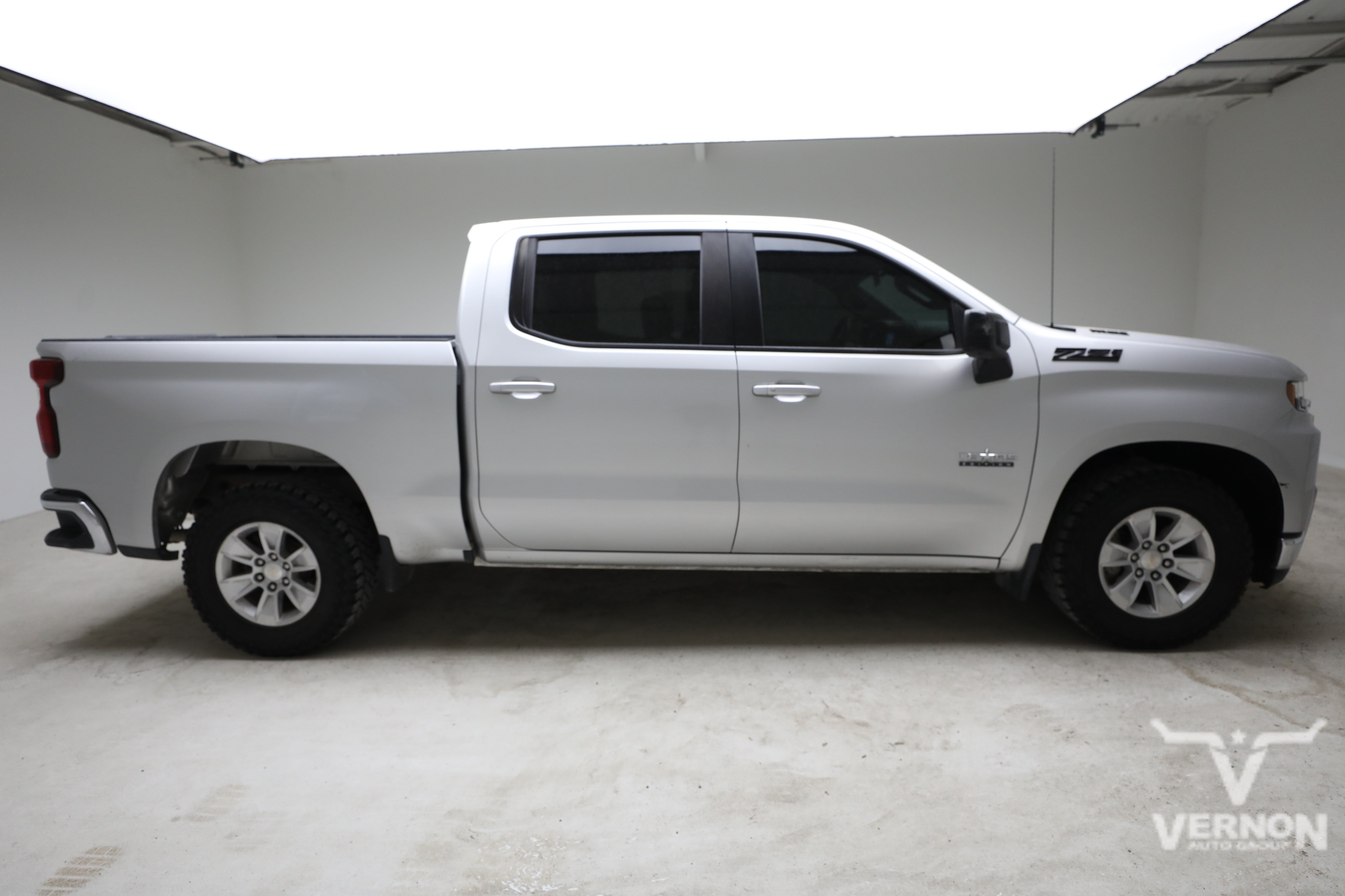 Used 2021 Silver Ice Metallic Chevrolet Y image 6
