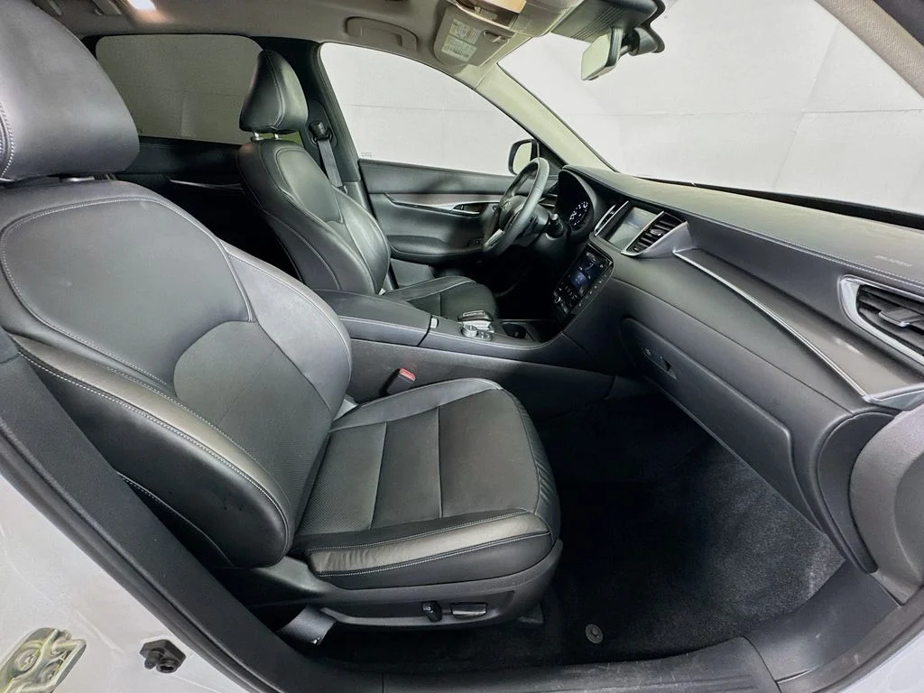 Certified Used 2023 White INFINITI LUXE image 35