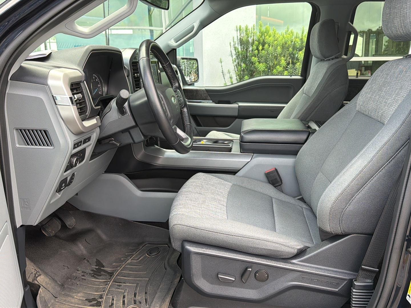 Used 2022 Antimatter Blue Ford XLT image 10
