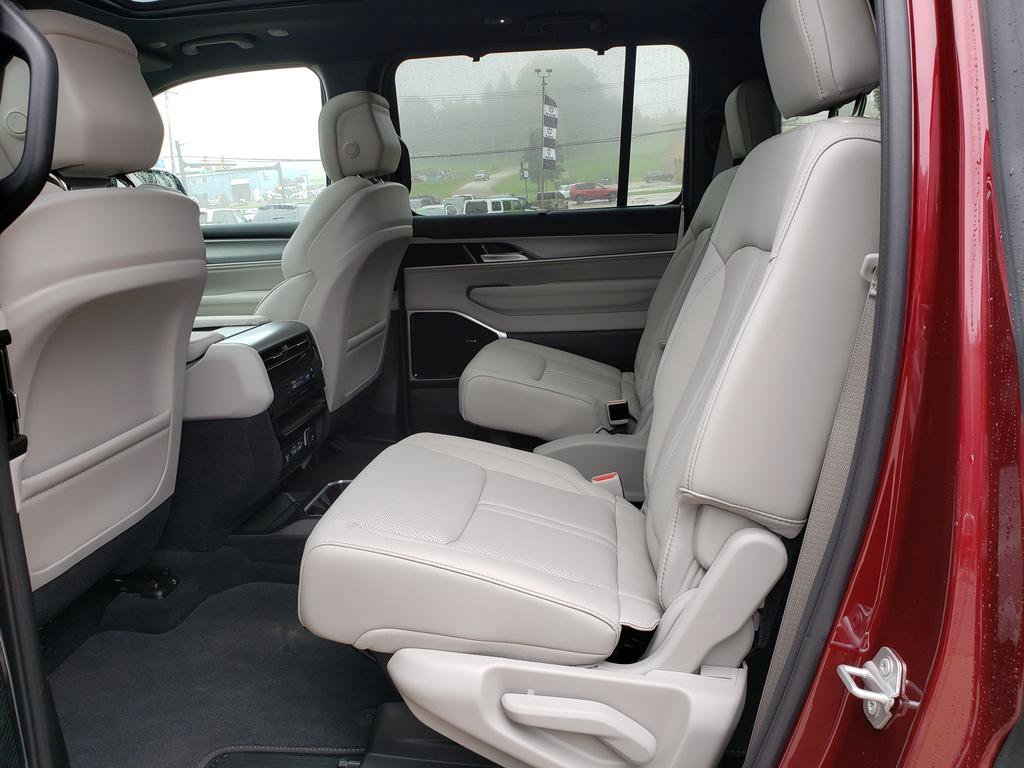 New 2026 Velvet Red Pearl-Coat Exterior Paint Jeep Limited Reserve image 12
