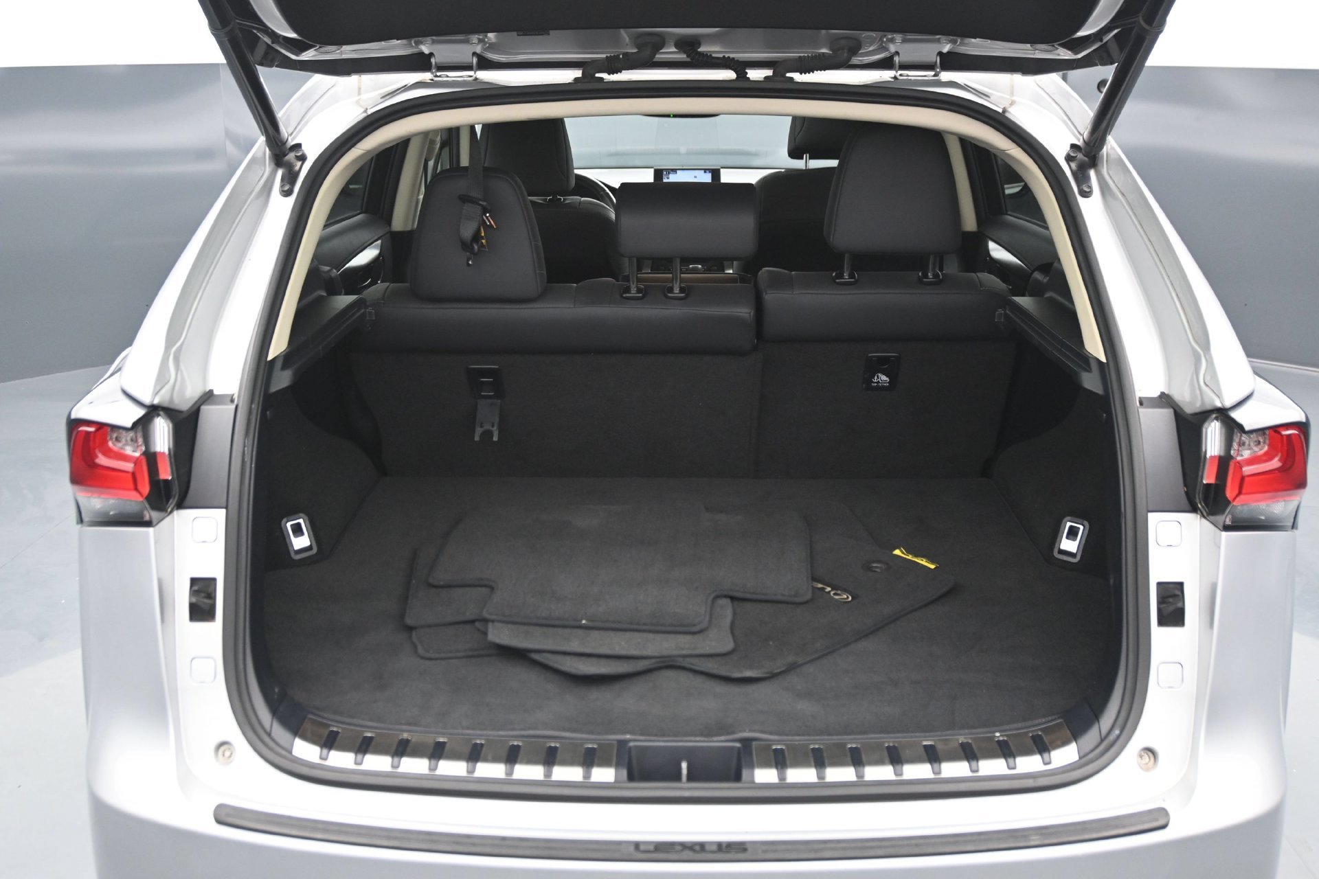 Used 2015 Silver Lexus 200t image 18