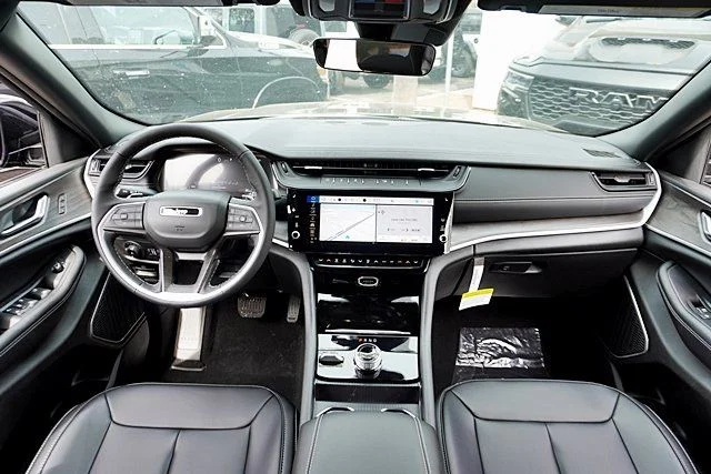 New 2026 Diamond Black Crystal Pearlcoat Jeep Limited image 22