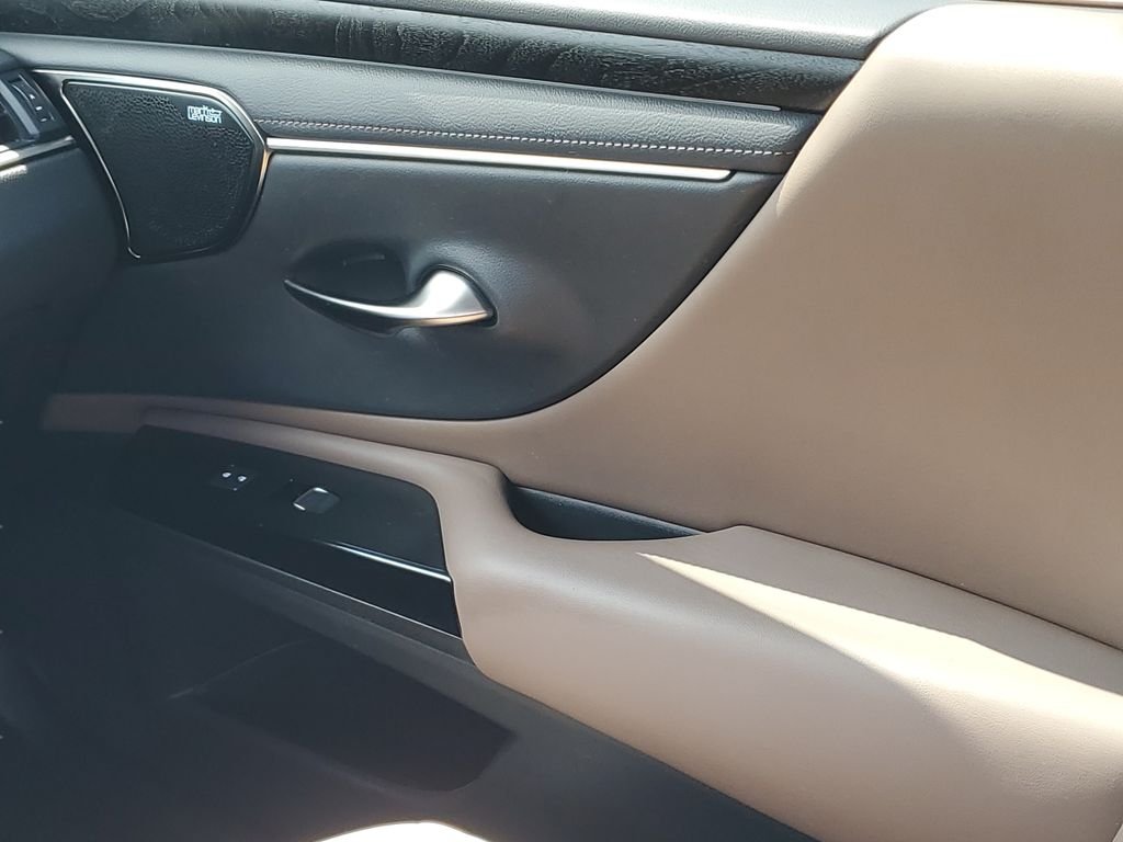 2024 Lexus ES Hybrid 300h Ultra Luxury - Photo 12
