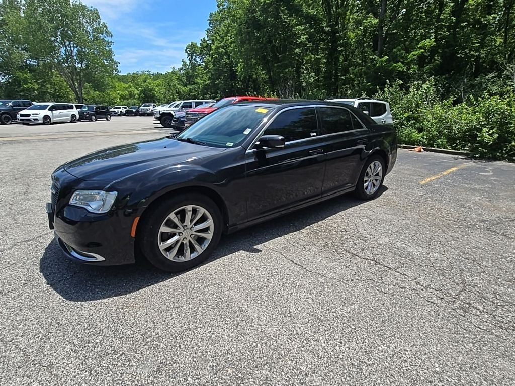 Used 2017 Chrysler 300 Limited with VIN 2C3CCARG8HH506696 for sale in Kansas City