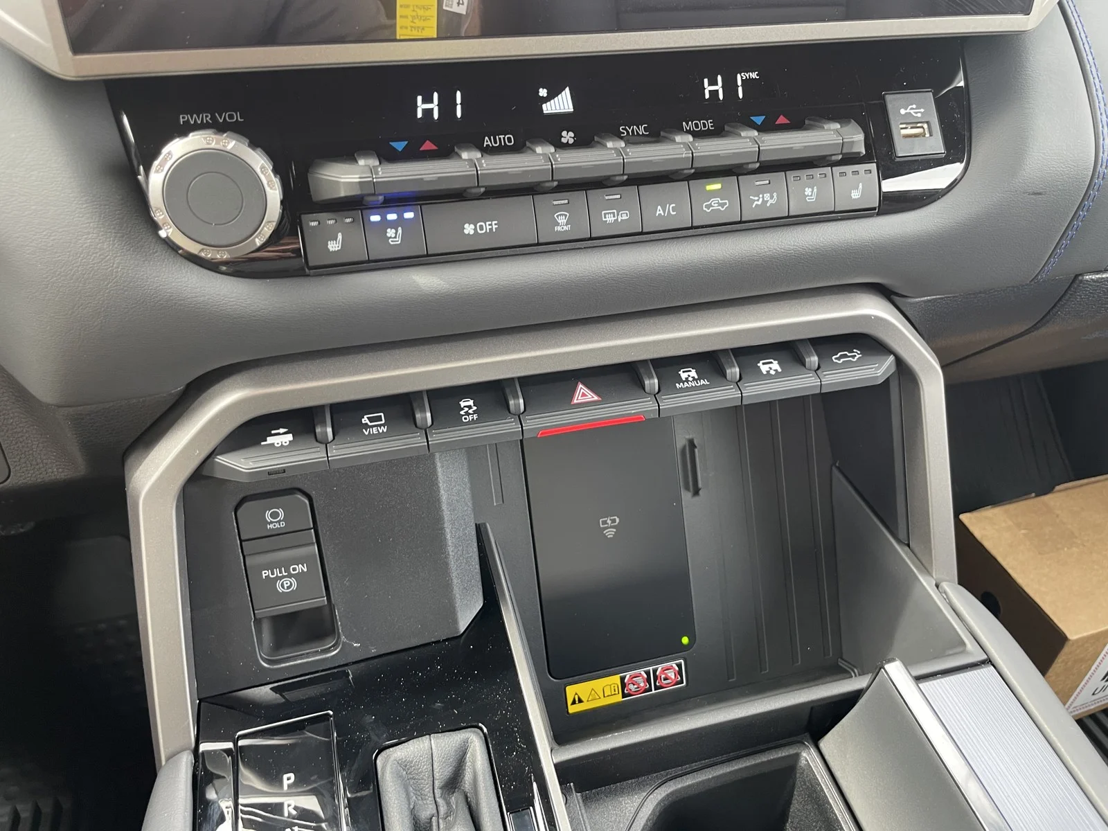 New 2026 Wind Chill Pearl Toyota Platinum image 23