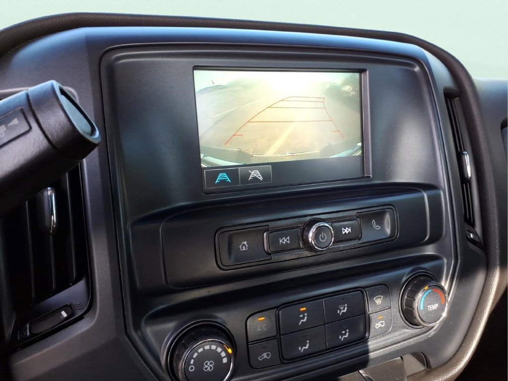 Used 2018 White GMC Base image 24