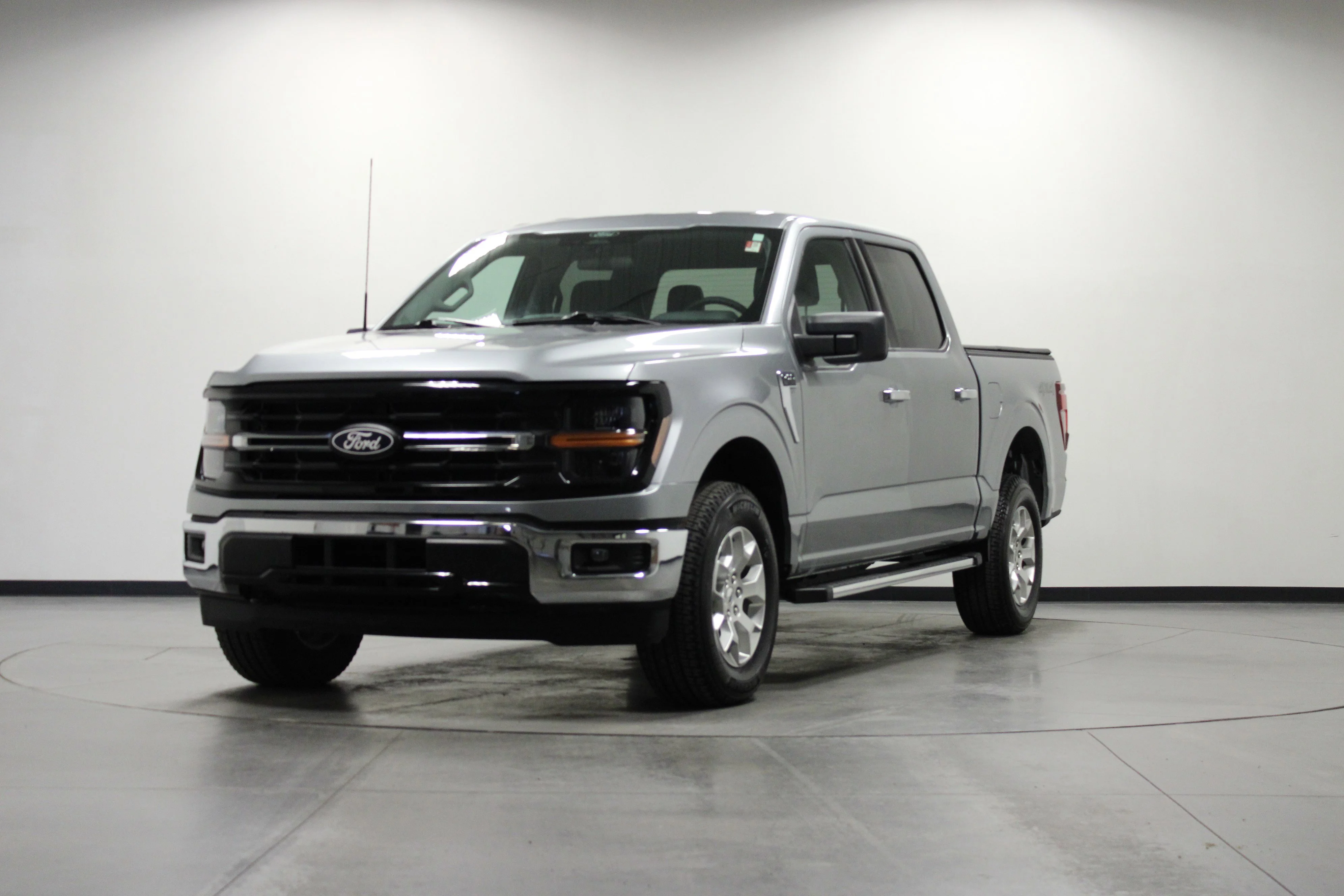 Used 2025 Iconic Silver Metallic Ford XLT image 8