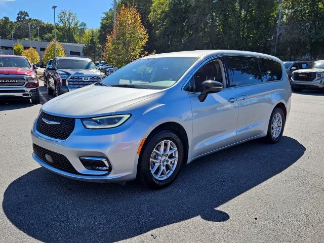 Used 2024 Silver Chrysler Touring L image 3
