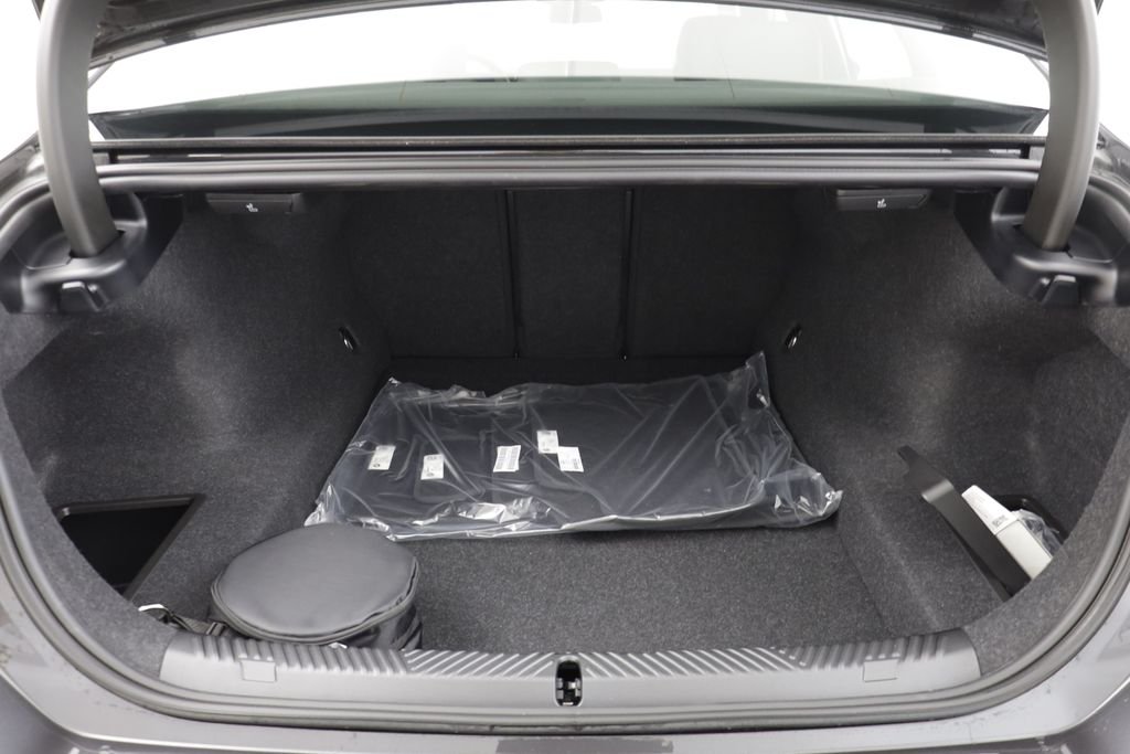 New 2027 Dark Graphite Metallic BMW 530i xDrive image 18