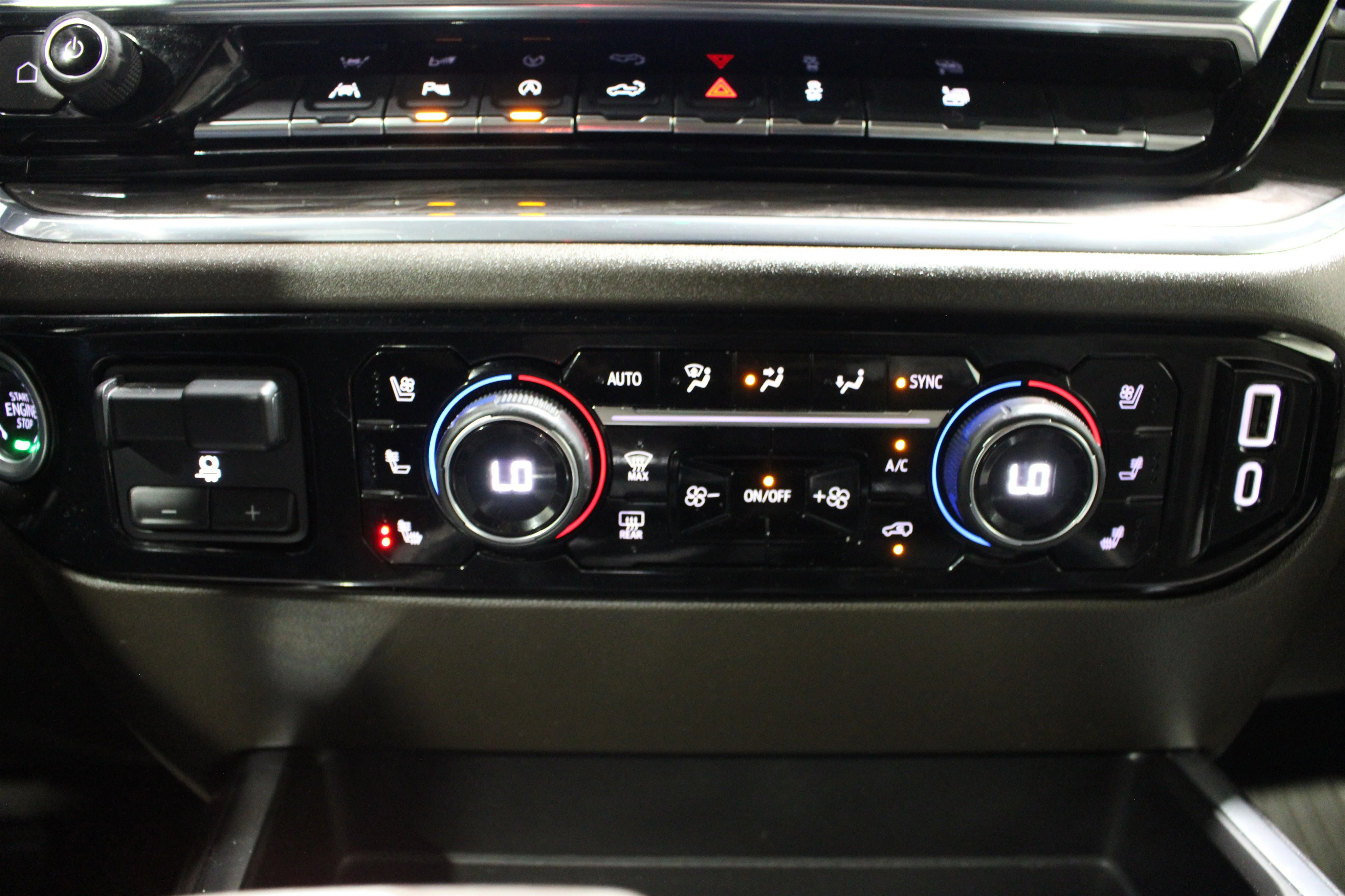 2024 Chevrolet Silverado 1500 LTZ - Photo 18