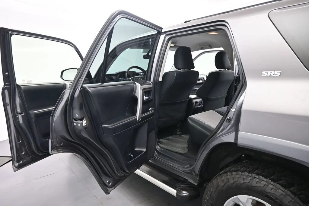 Used 2014 Gray Toyota SR5 image 16