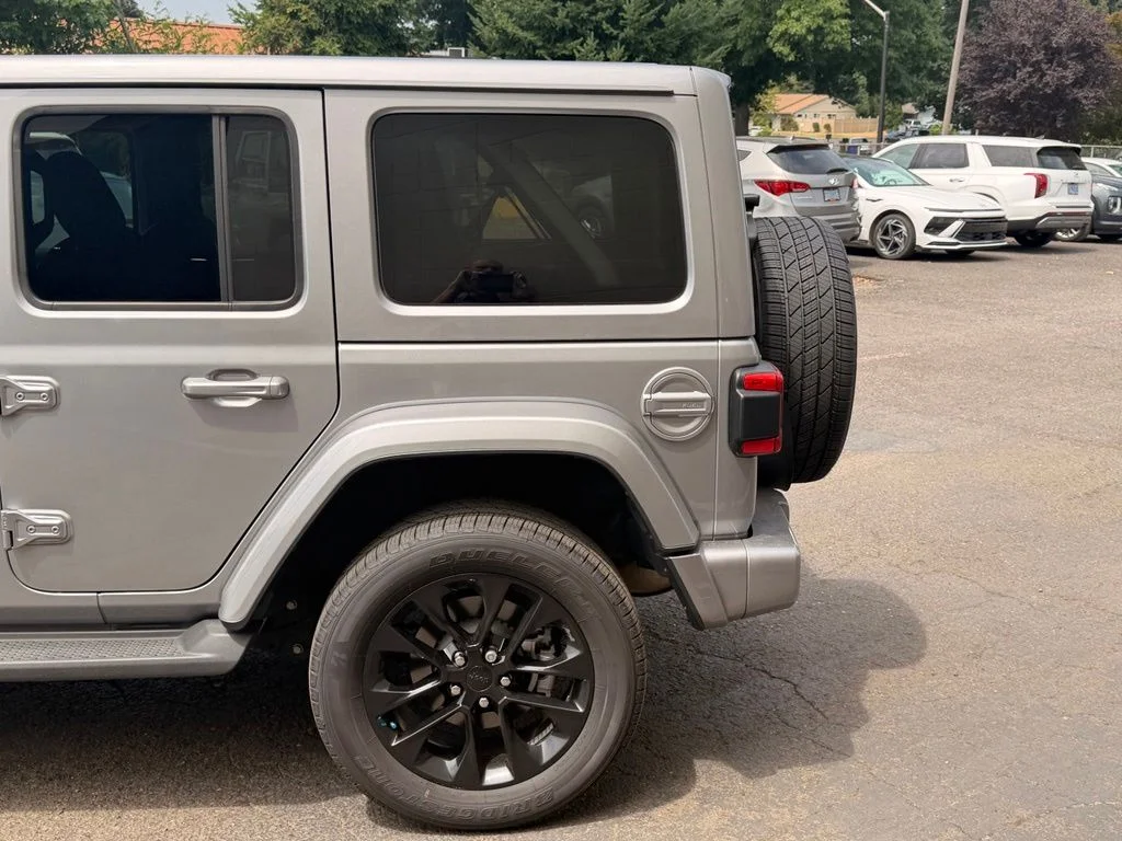 Used 2021 Billet Silver Metallic Clearcoat Jeep Unlimited Sahara High Altitude image 9
