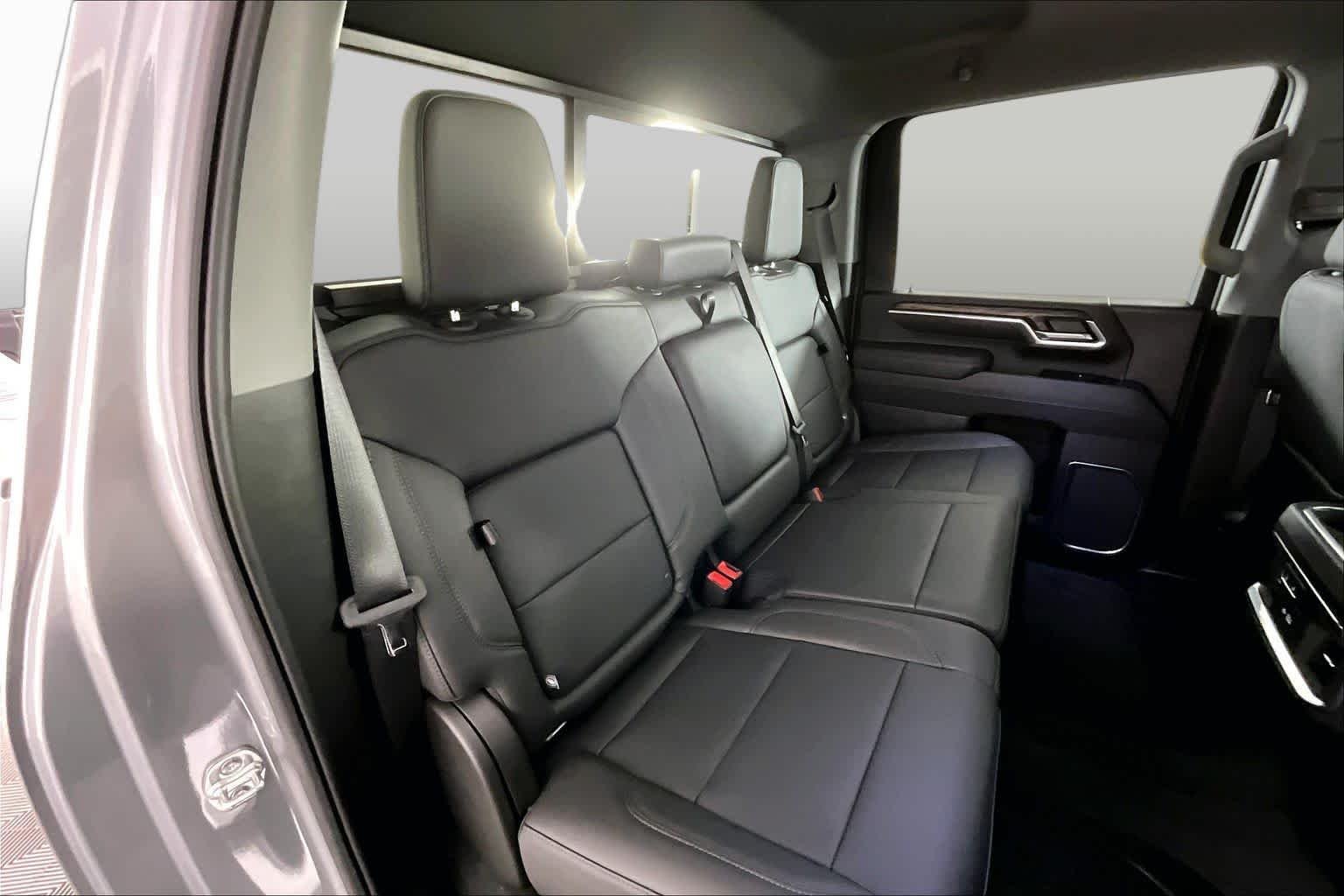 Certified Used 2025 Sterling Metallic GMC SLT image 18