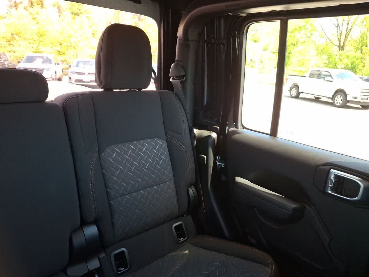 Certified Used 2025 Black Clearcoat Jeep Mojave image 14