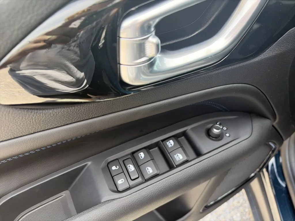 New 2026 Fathom Blue Pearl-Coat Exterior Paint Jeep Latitude image 18