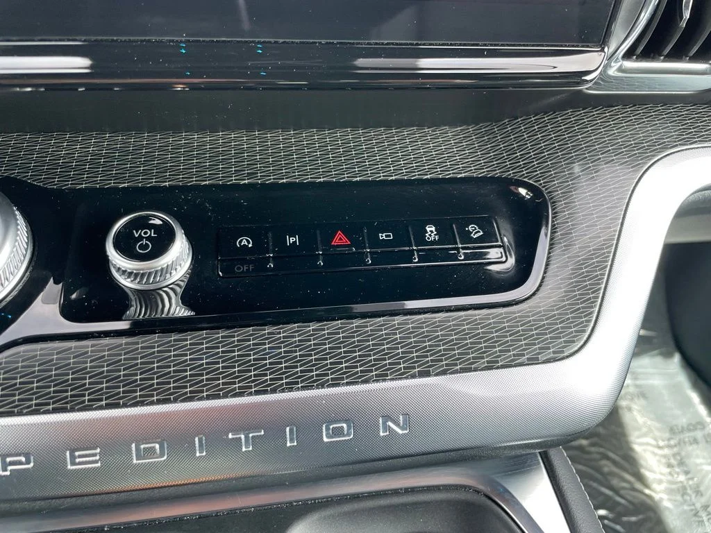 2025 Ford Expedition Platinum - Photo 12