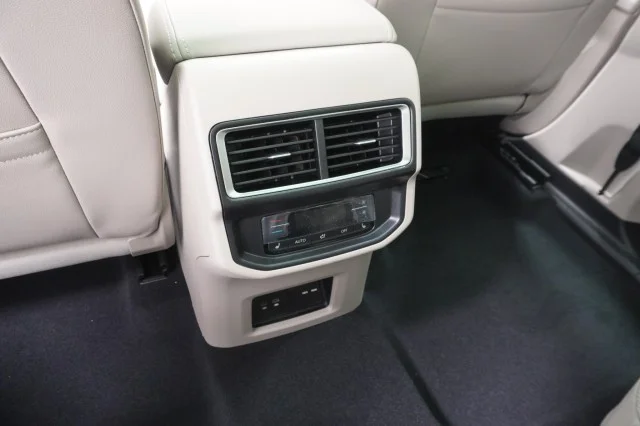 New 2026 Avocado Green Pearl Volkswagen 2.0T SEL image 24