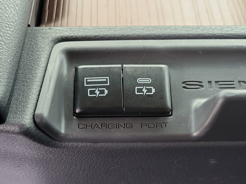 Used 2022  Toyota LE image 13