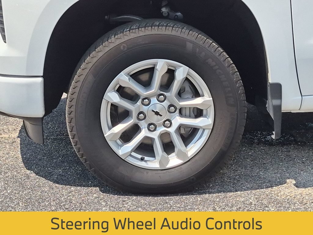 Used 2026 Summit White Chevrolet RST image 11