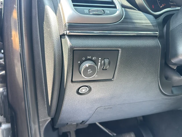 Used 2020 Gray Jeep Limited image 28