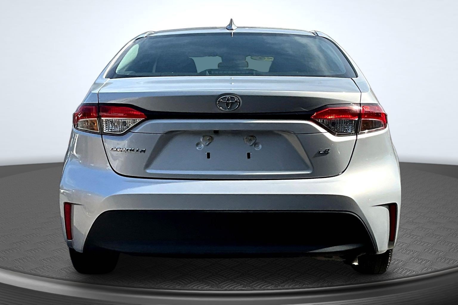 Used 2025 Silver Toyota LE image 4
