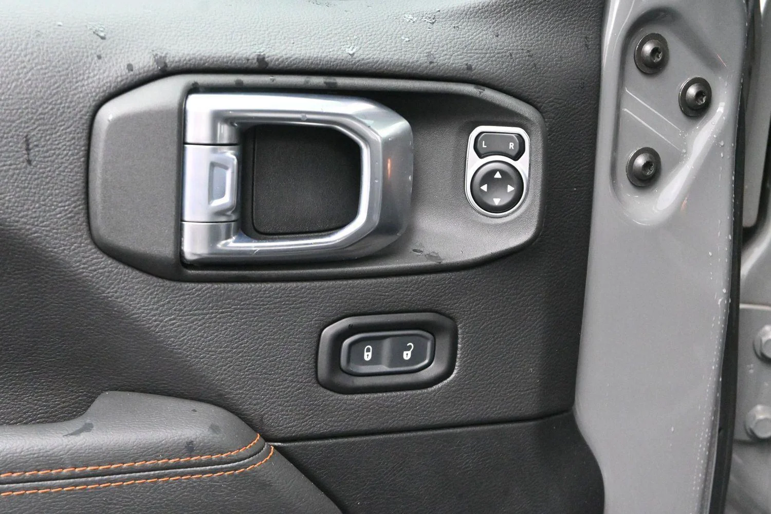 Used 2021 Sting-Gray Clearcoat Jeep Mojave image 10