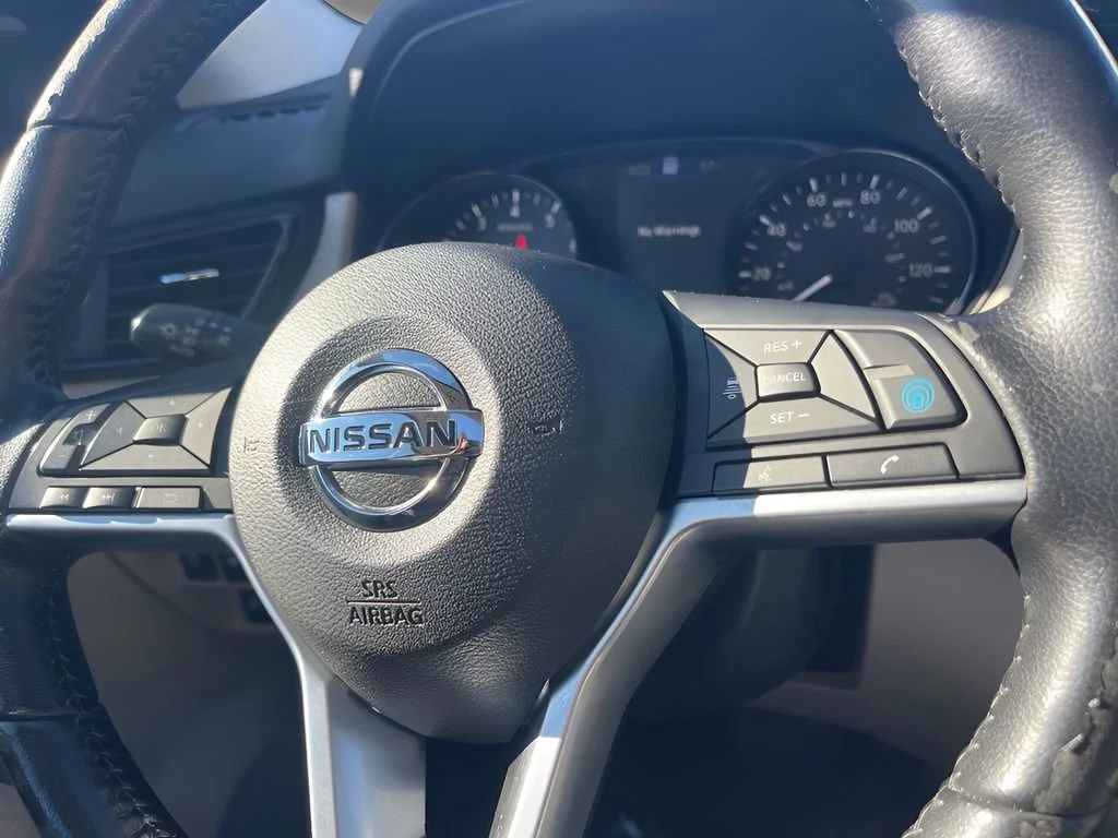 Used 2020 Blue Nissan SL image 19