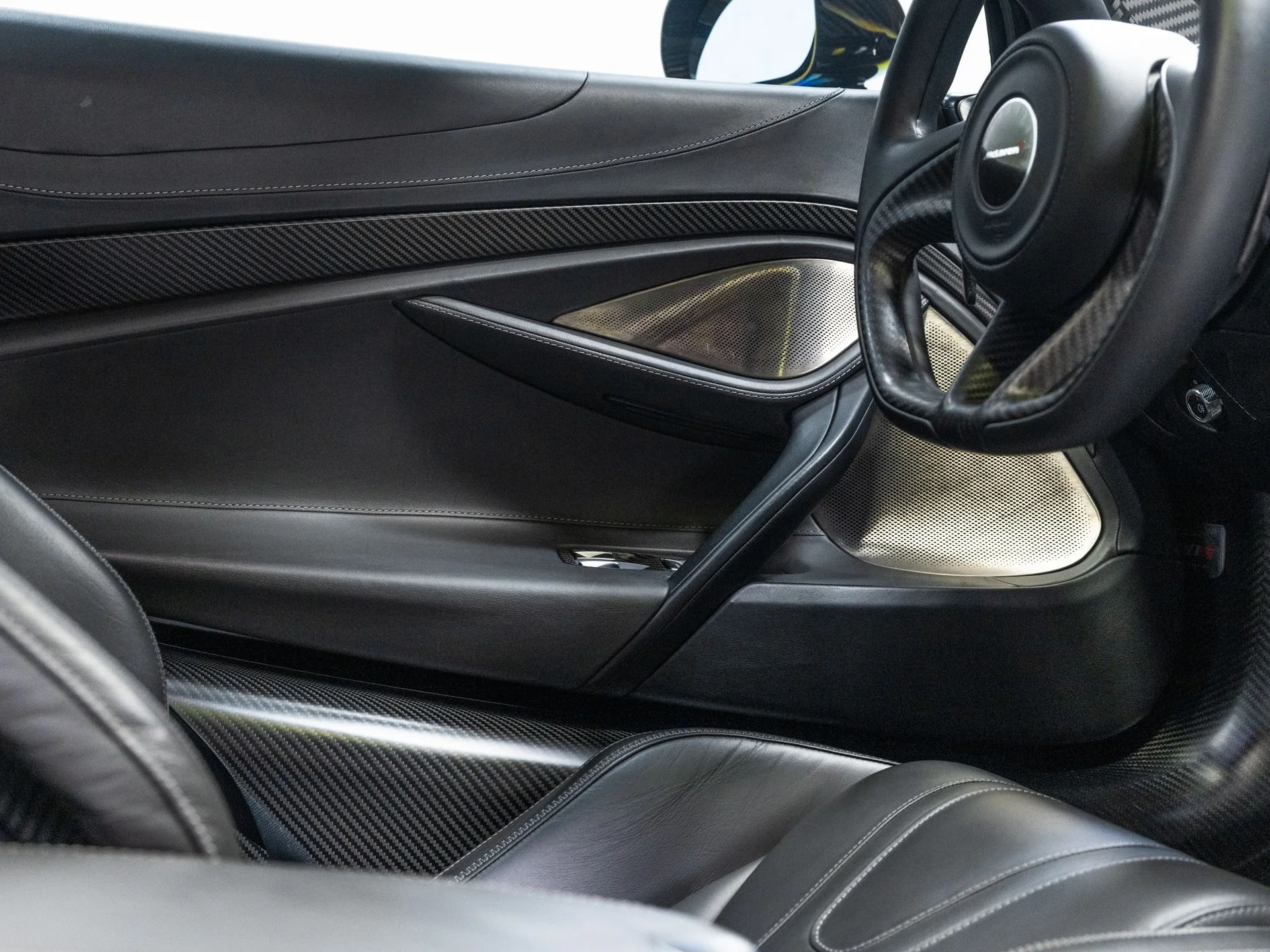 Used 2018 Quartz McLaren Luxury image 30