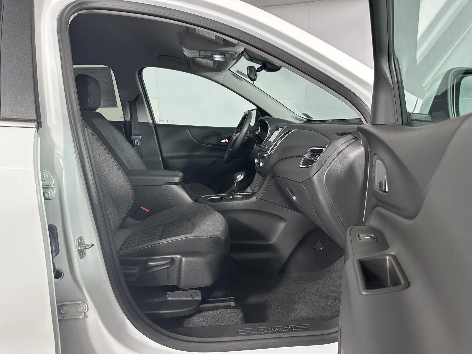 Used 2024 Summit White Chevrolet LT image 30