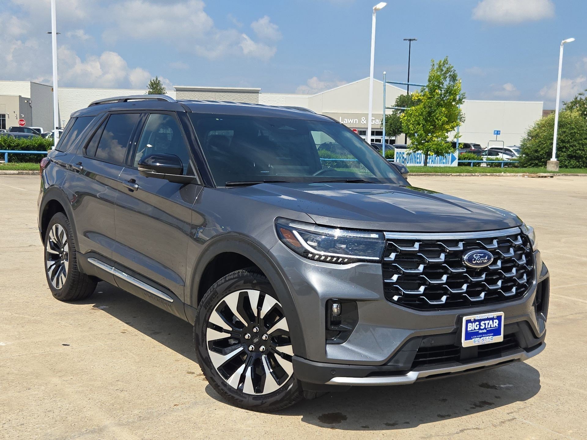 2026 Ford Explorer Platinum 4WD's photo