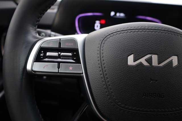 Used 2025 Silver Kia LX image 26