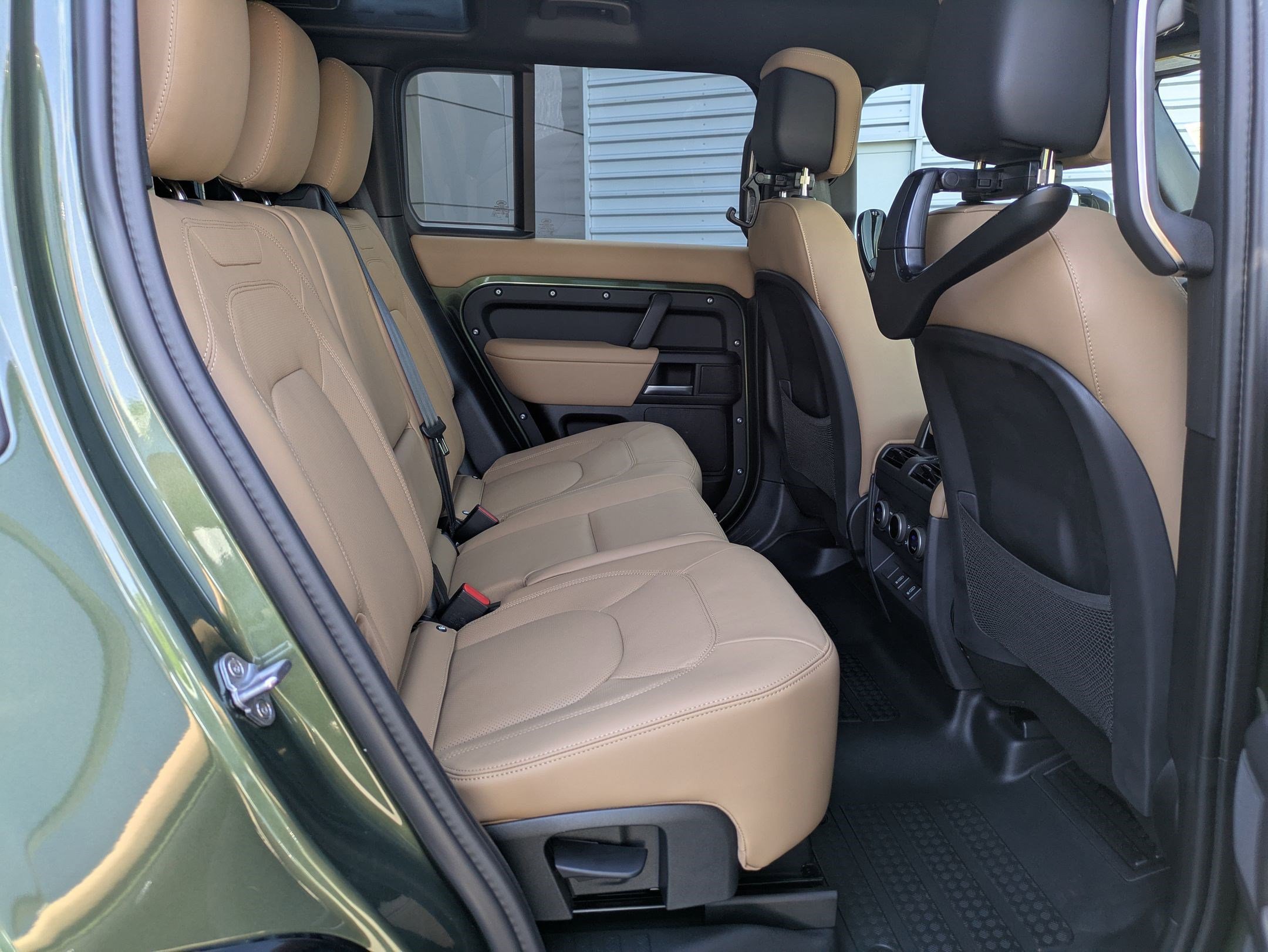2026 Land Rover Defender X-Dynamic SE - Photo 30