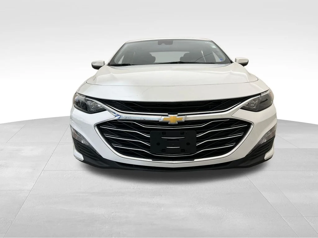 Used 2023 White Chevrolet LT image 9