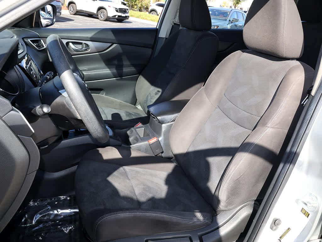 Used 2015 Brilliant Silver Nissan S image 9