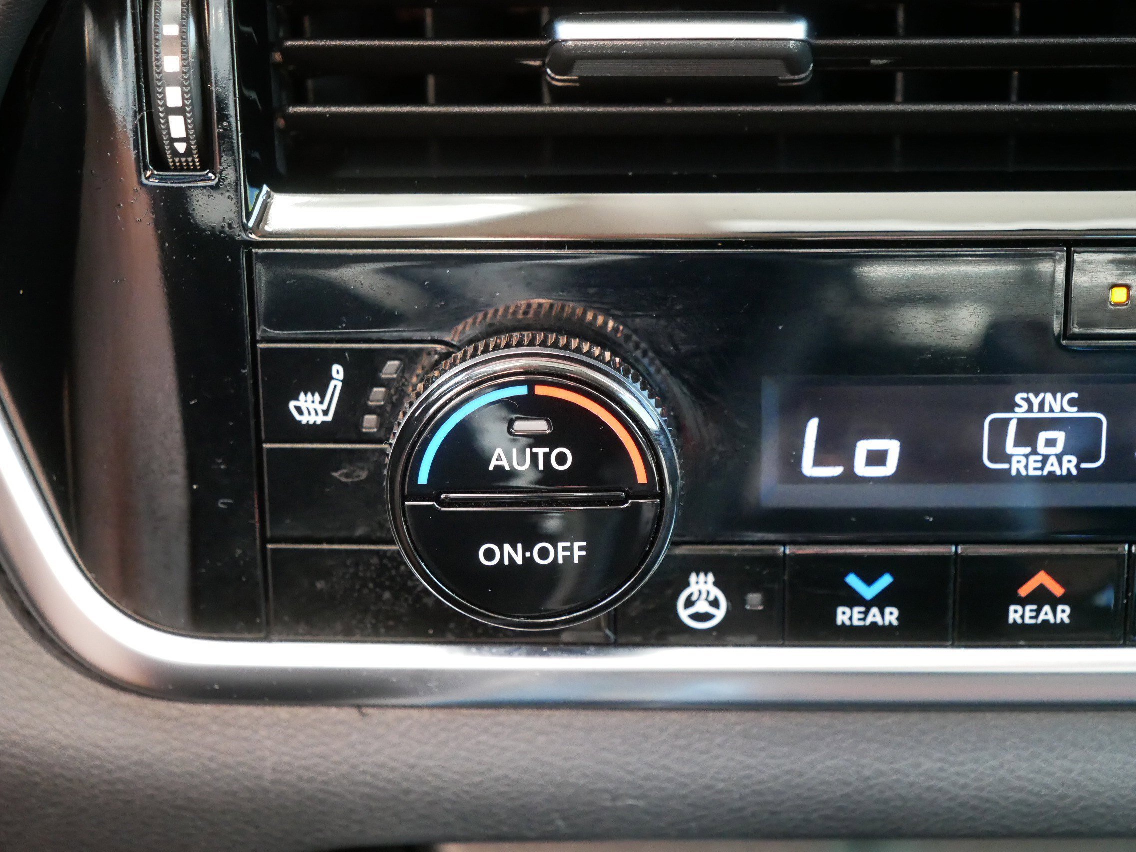 Certified Used 2023 Pearl White Tricoat Nissan Platinum image 31